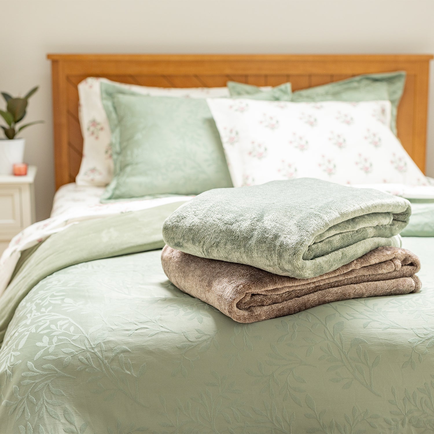 EcoThread® Heathered VelvetLoft® Throw