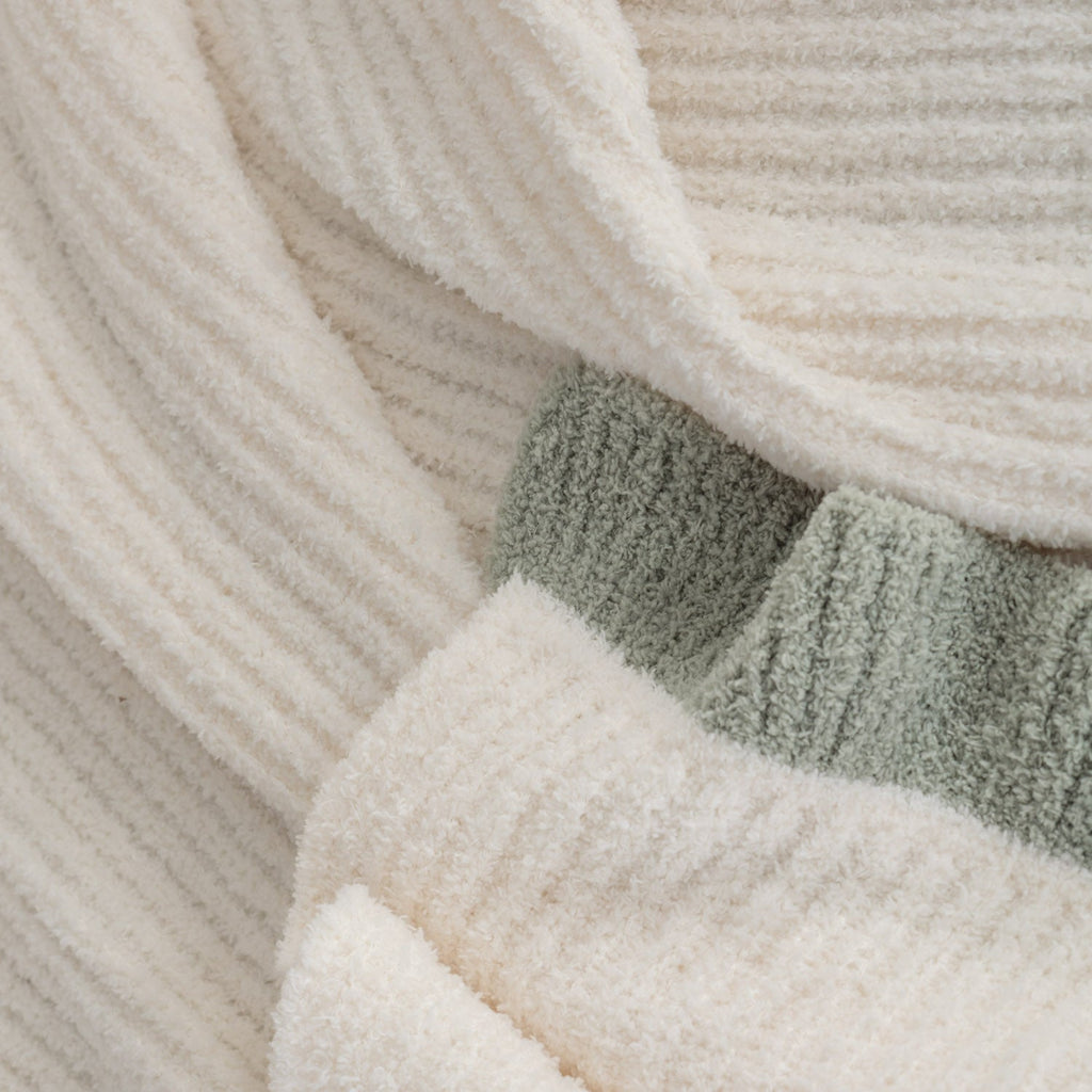 MellowKnit Ruffle Throw