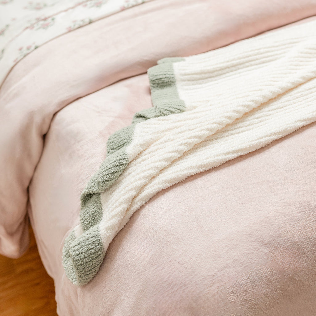 MellowKnit Ruffle Throw