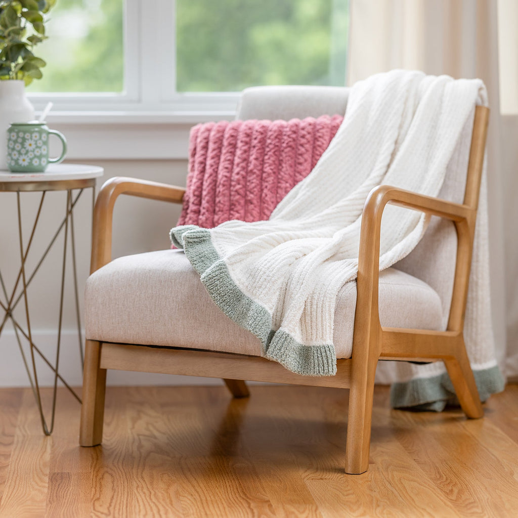 MellowKnit Ruffle Throw