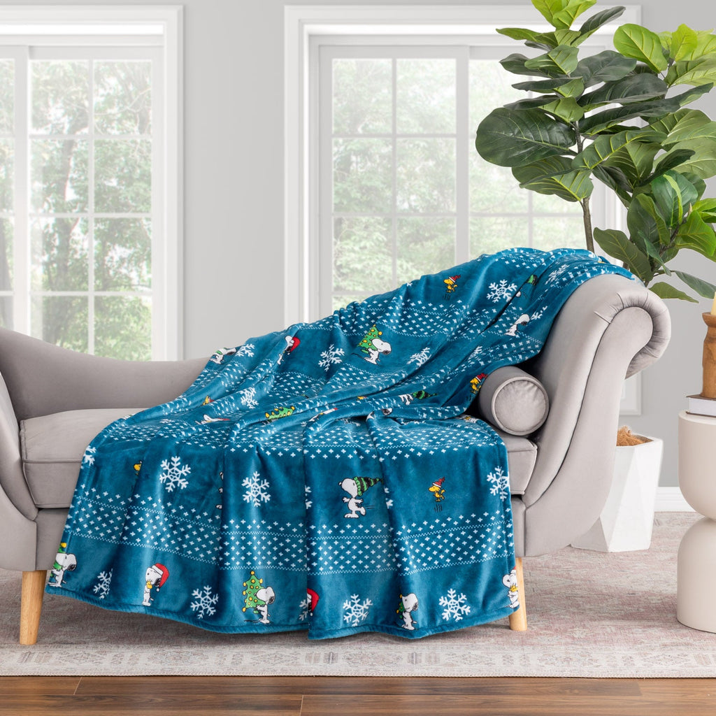 Peanuts® Holiday VelvetLoft® Throw