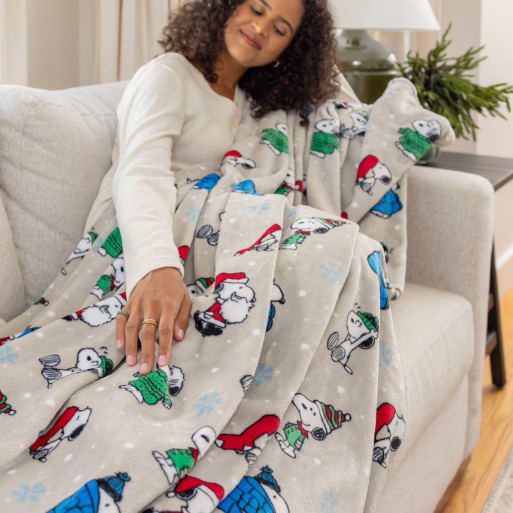 Peanuts® Holiday VelvetLoft® Throw