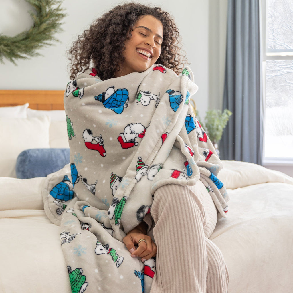 Peanuts® Holiday VelvetLoft® Throw