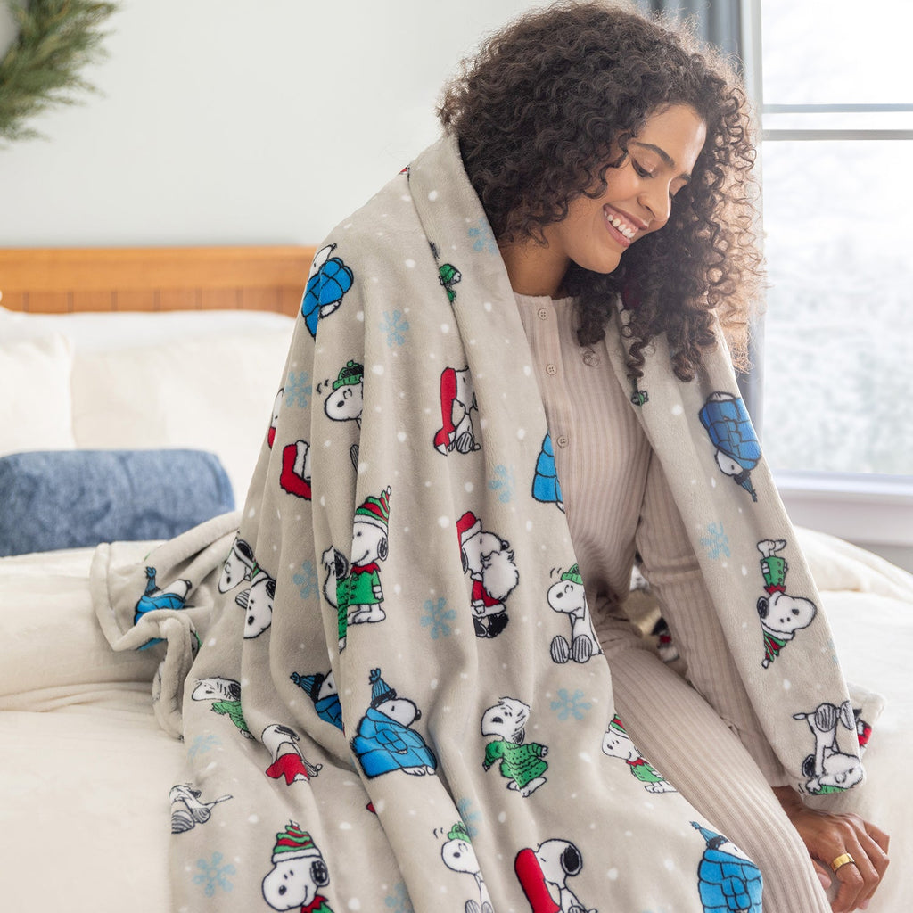 Peanuts® Holiday VelvetLoft® Throw