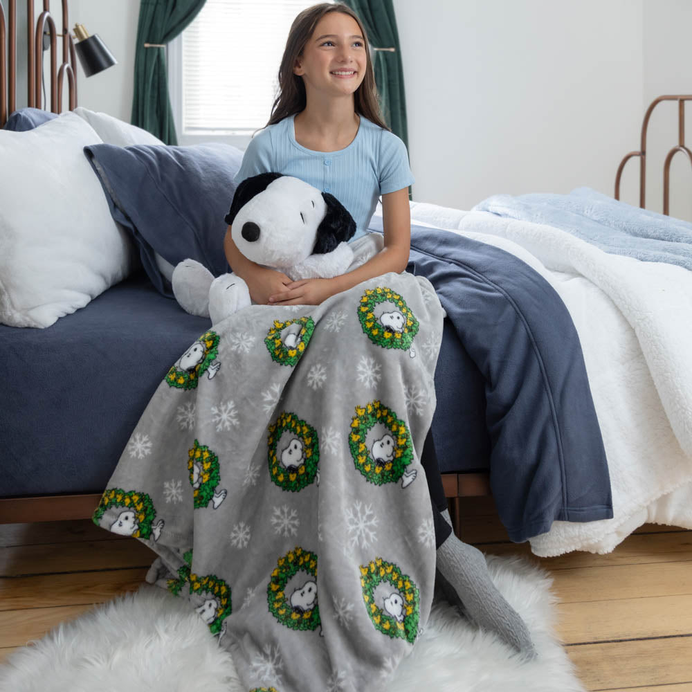 Peanuts® VelvetLoft® Throw